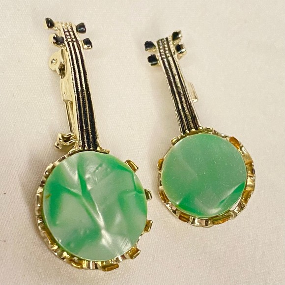 Two Banjo Brooches Gold Tone Holding Green Mother Of Pearl Base - Picture 1 of 12